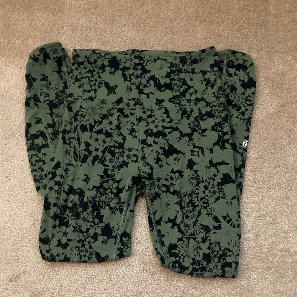 Lululemon crops